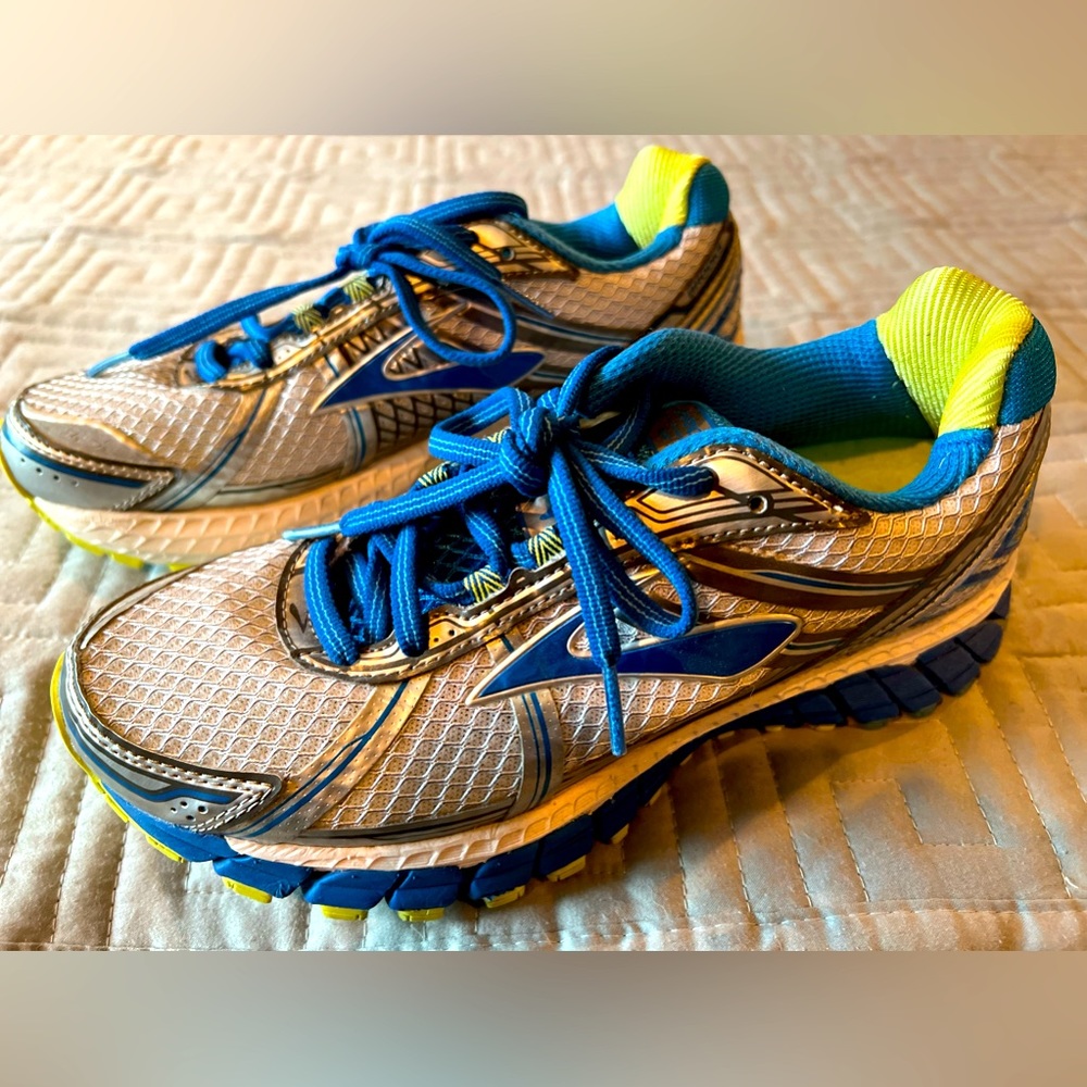 Brooks Adrenaline GTS 15 Road-Running Shoes - Women's 7.5